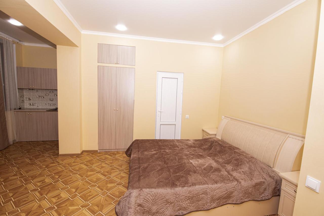 Орел Erevan Esterno foto