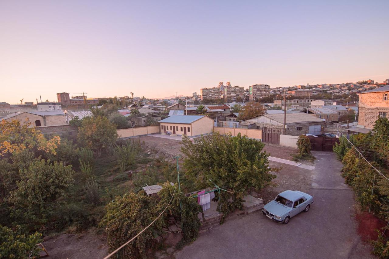 Орел Erevan Esterno foto